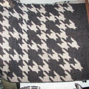 Ann Taylor acrylic 20" x  84" black + white patterned blanket scarf